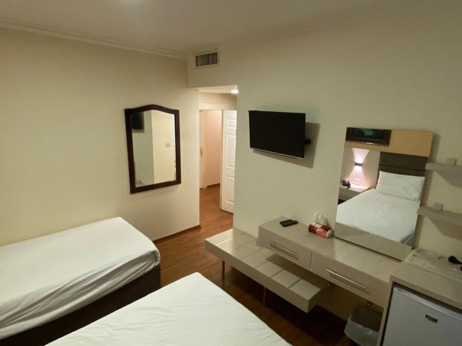 Rozana Hotel Амман Экстерьер фото